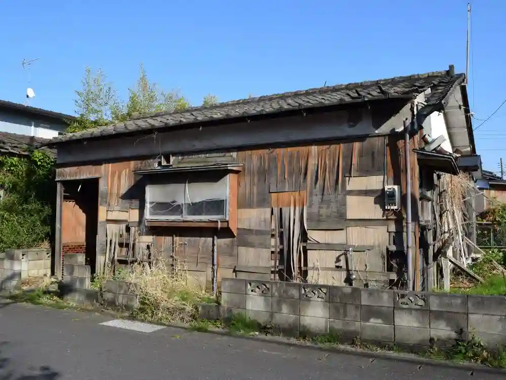 老朽化した家